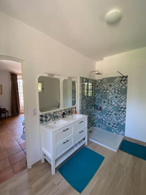 Villa Provencale Familiale Avec Piscine Гримо Экстерьер фото